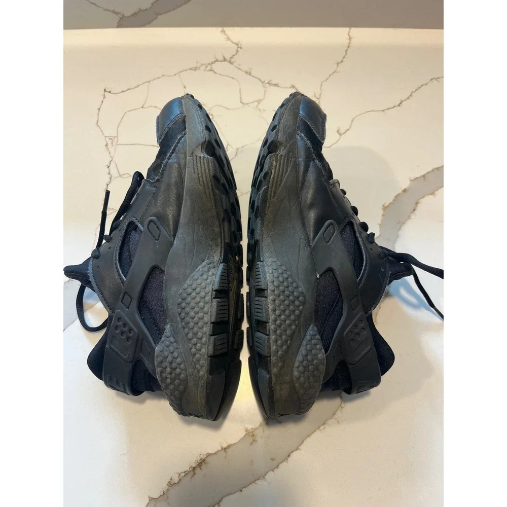 Nike Air Huarache Women's Triple Black Sneakers Size 9 *RUNS SMALL* Men's 7.5